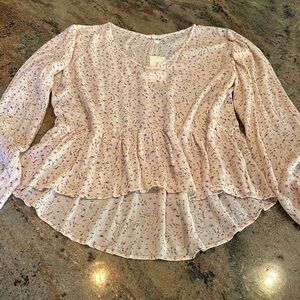 Elegant Floral Blouse with Ruffle Detail